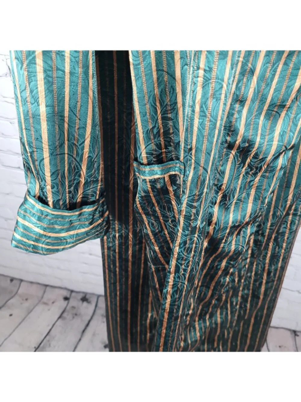 Victoria's Secret Green Satin Lightweight Pockets Long Sleeve Robe Size XS/S
